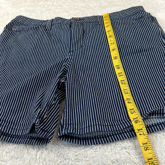 Lee Regular fit mid rise navy and white pinstripe jean shorts, size 34 - Picture 3 of 9
